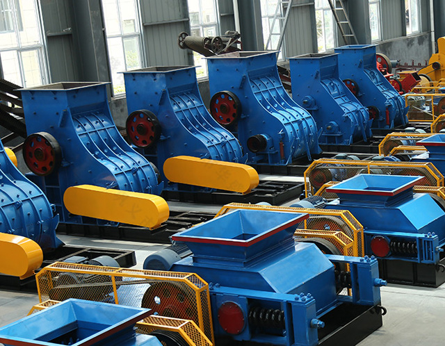 濕料煤矸石易堵機(jī)效率低？試試雙級(jí)無(wú)篩粉碎機(jī)